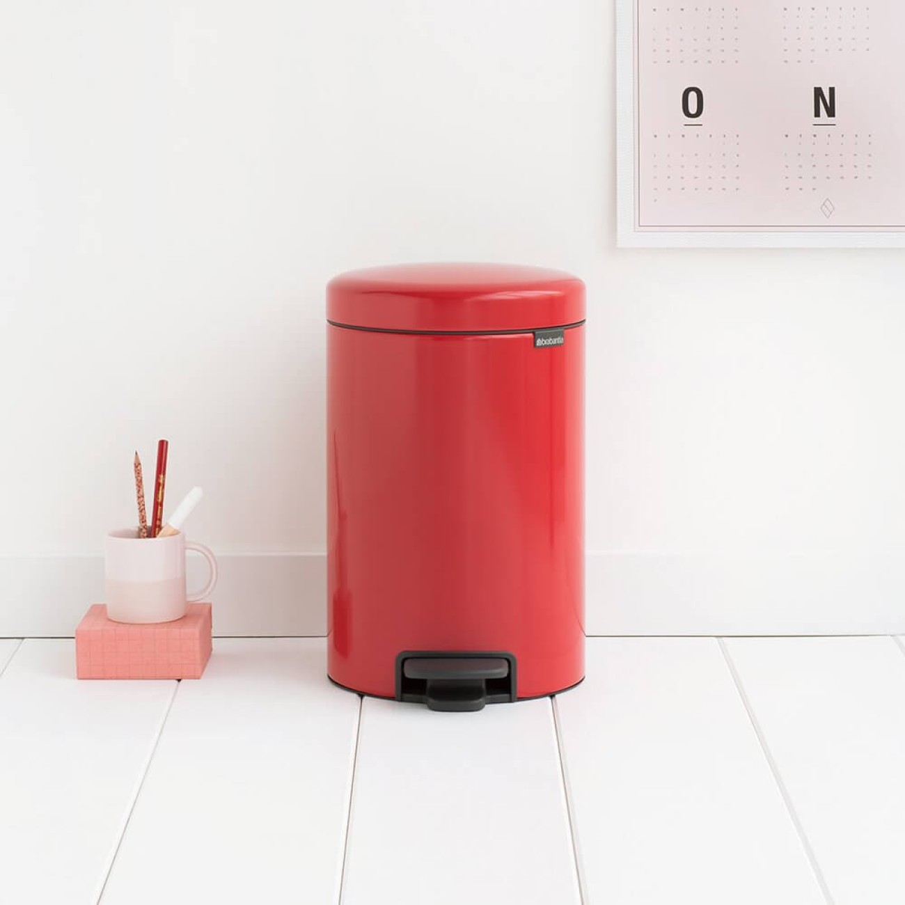 Brabantia Κάδος πεντάλ soft closing, plastic bucket passion red 12 lt σειρά New Icon