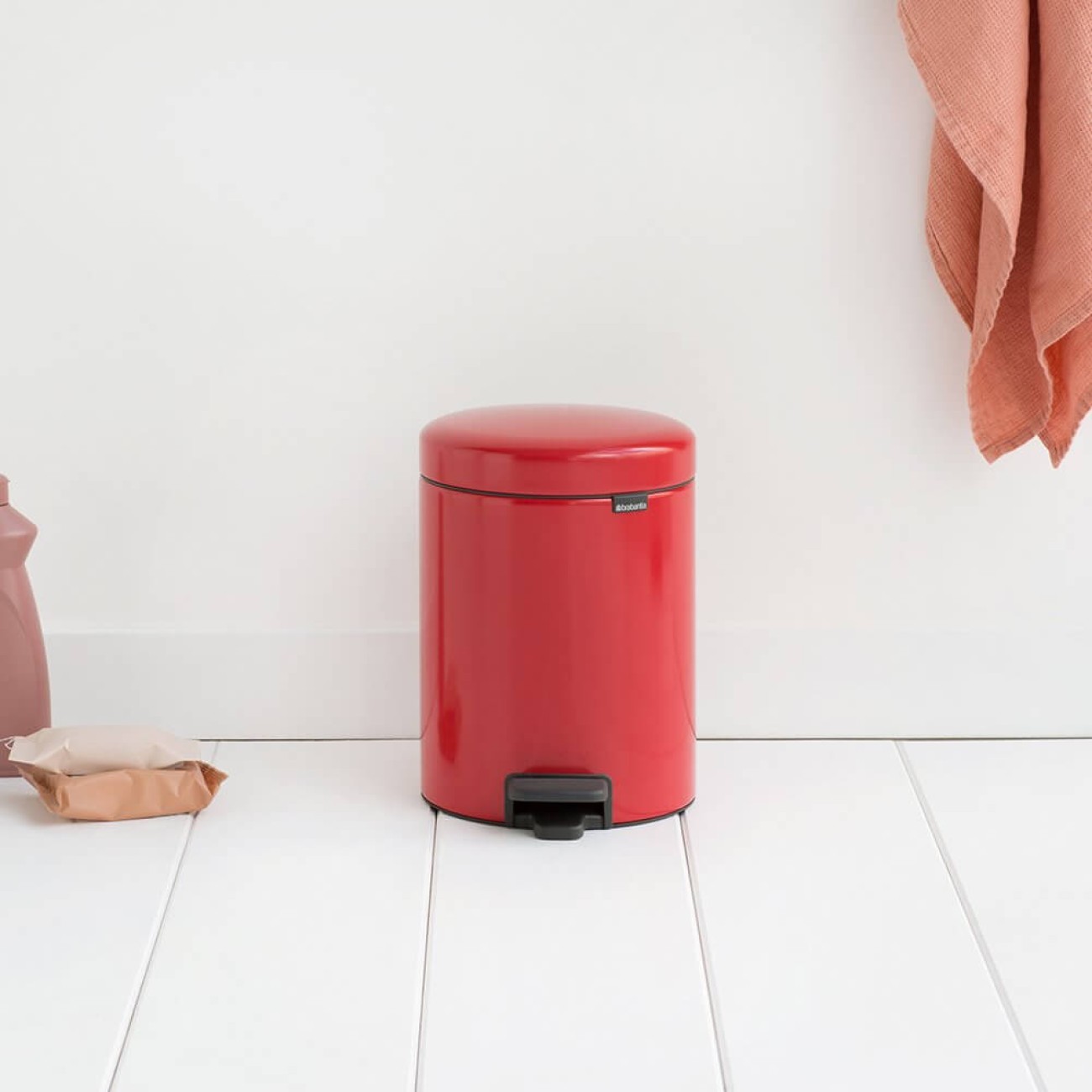 Brabantia Pedal bin newicon, 5 litre, plastic bucket passion red