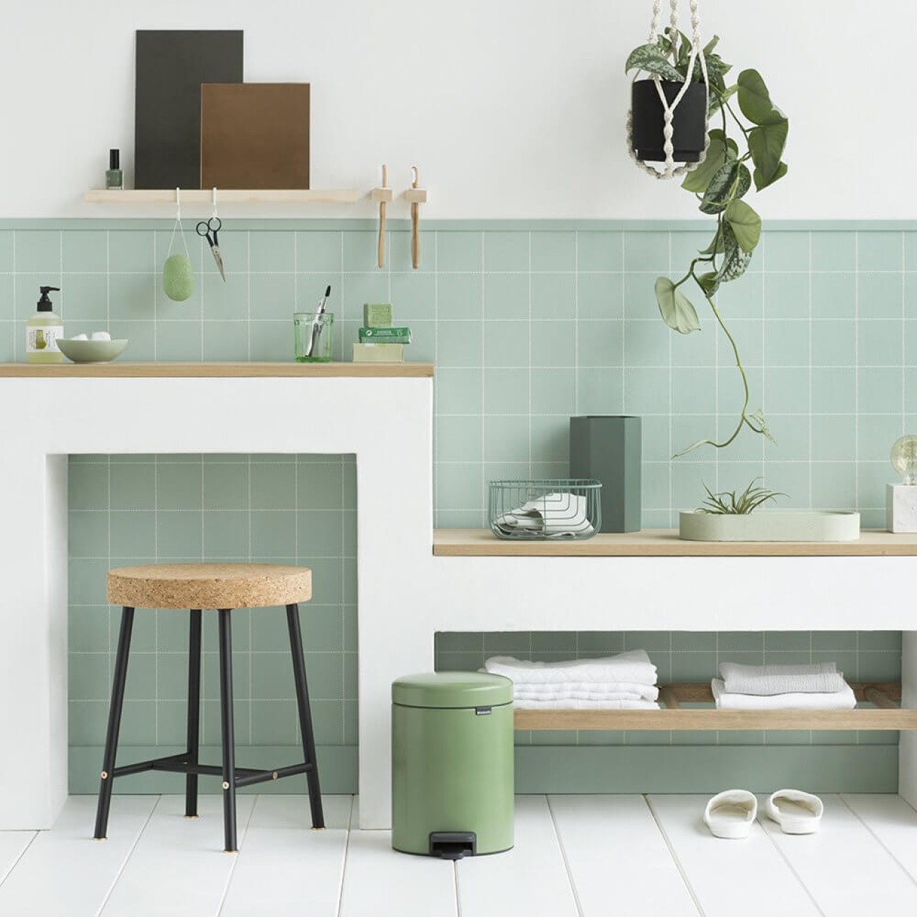 Brabantia Pedal bin newicon, 5 litre, plastic bucket moss green