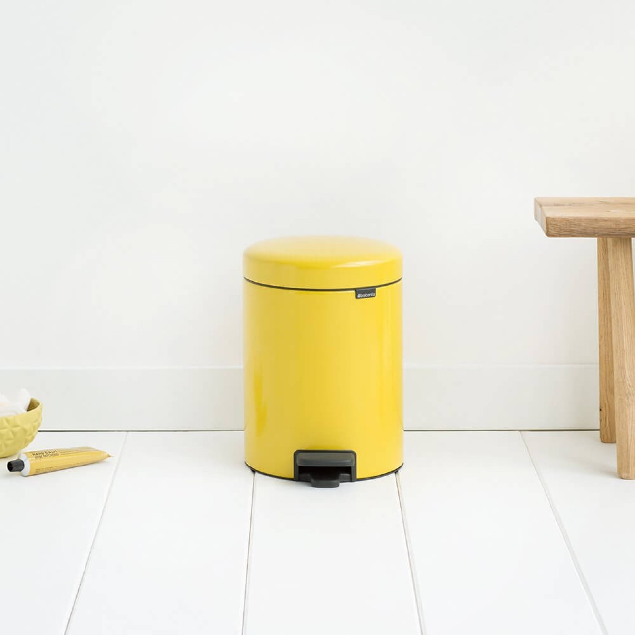 Brabantia Pedal bin newicon, 5 litre, plastic bucket daisy yellow
