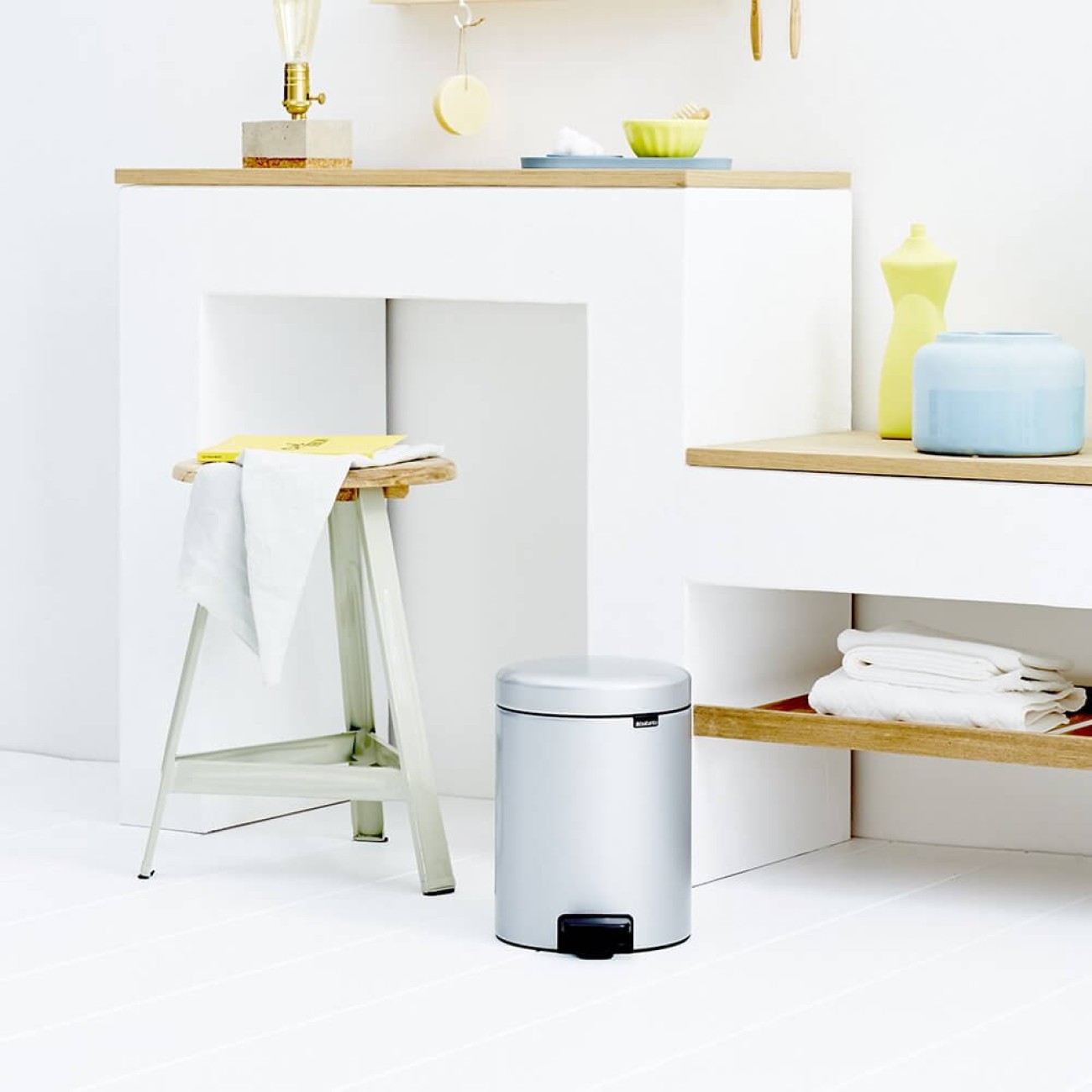 Brabantia Pedal bin newicon, 5 litre, plastic bucket metallic grey