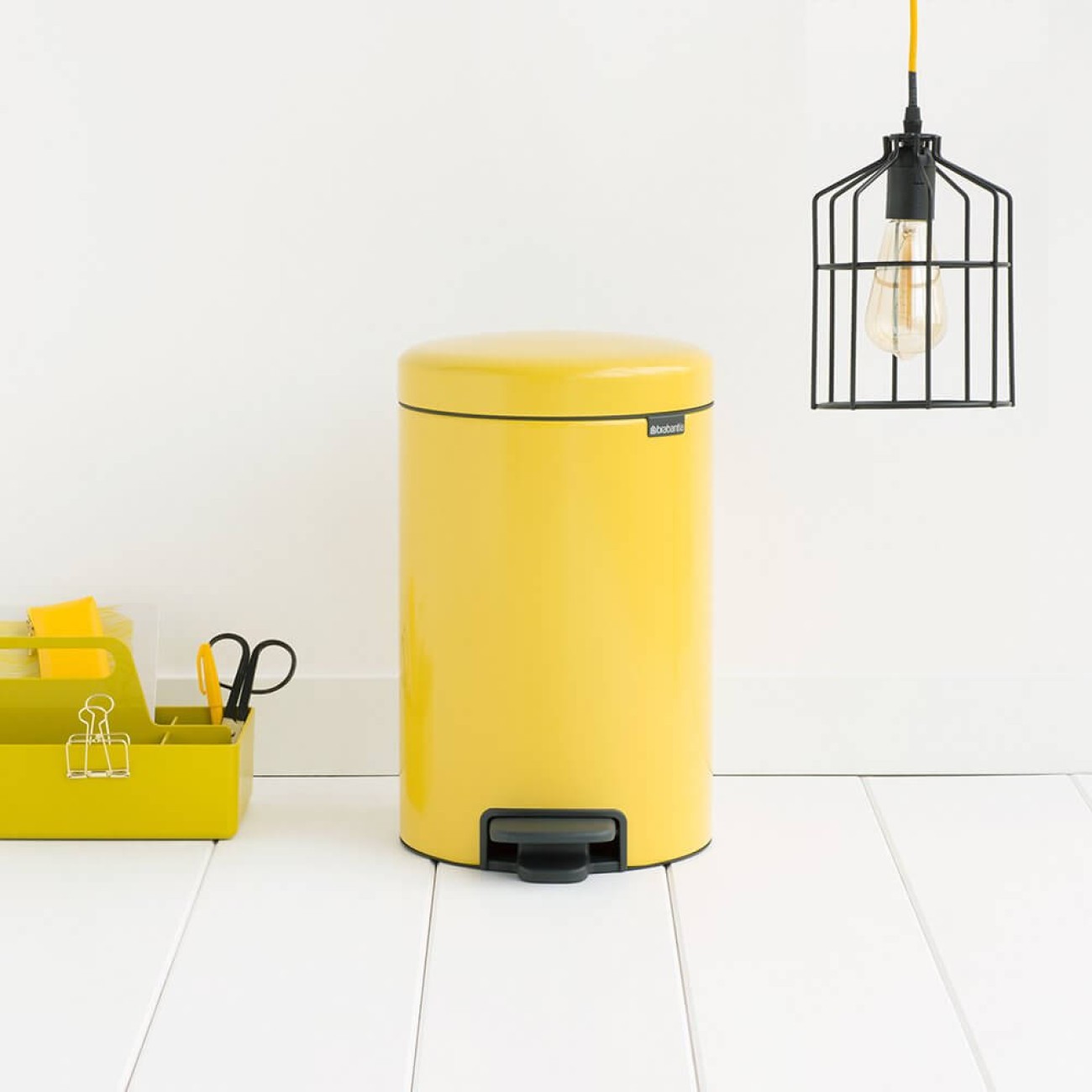 Brabantia Κάδος πεντάλ soft closing, plastic bucket daisy yellow 12 lt σειρά New Icon