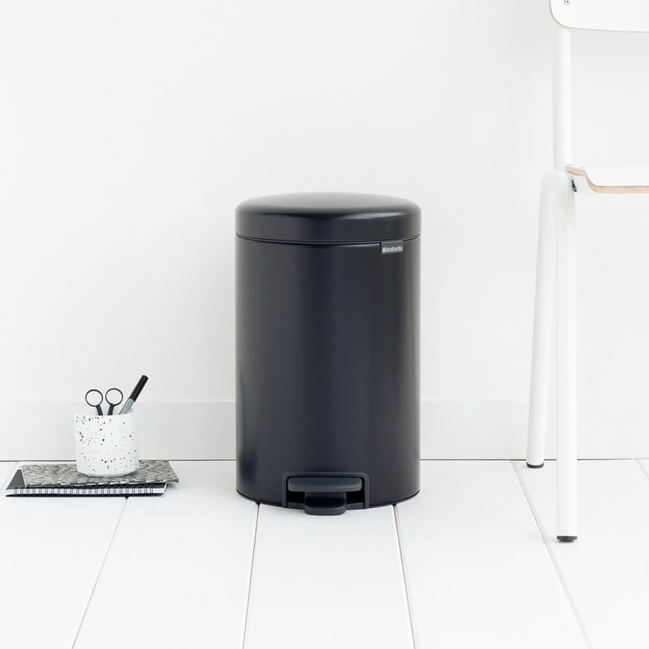 Brabantia Κάδος πεντάλ soft closing, plastic bucket matt black 12 lt σειρά New Icon