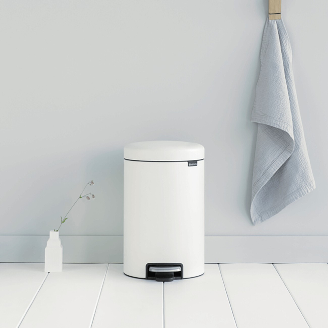 Brabantia Κάδος πεντάλ soft closing, plastic bucket mineral eternal white 12 lt σειρά New Icon