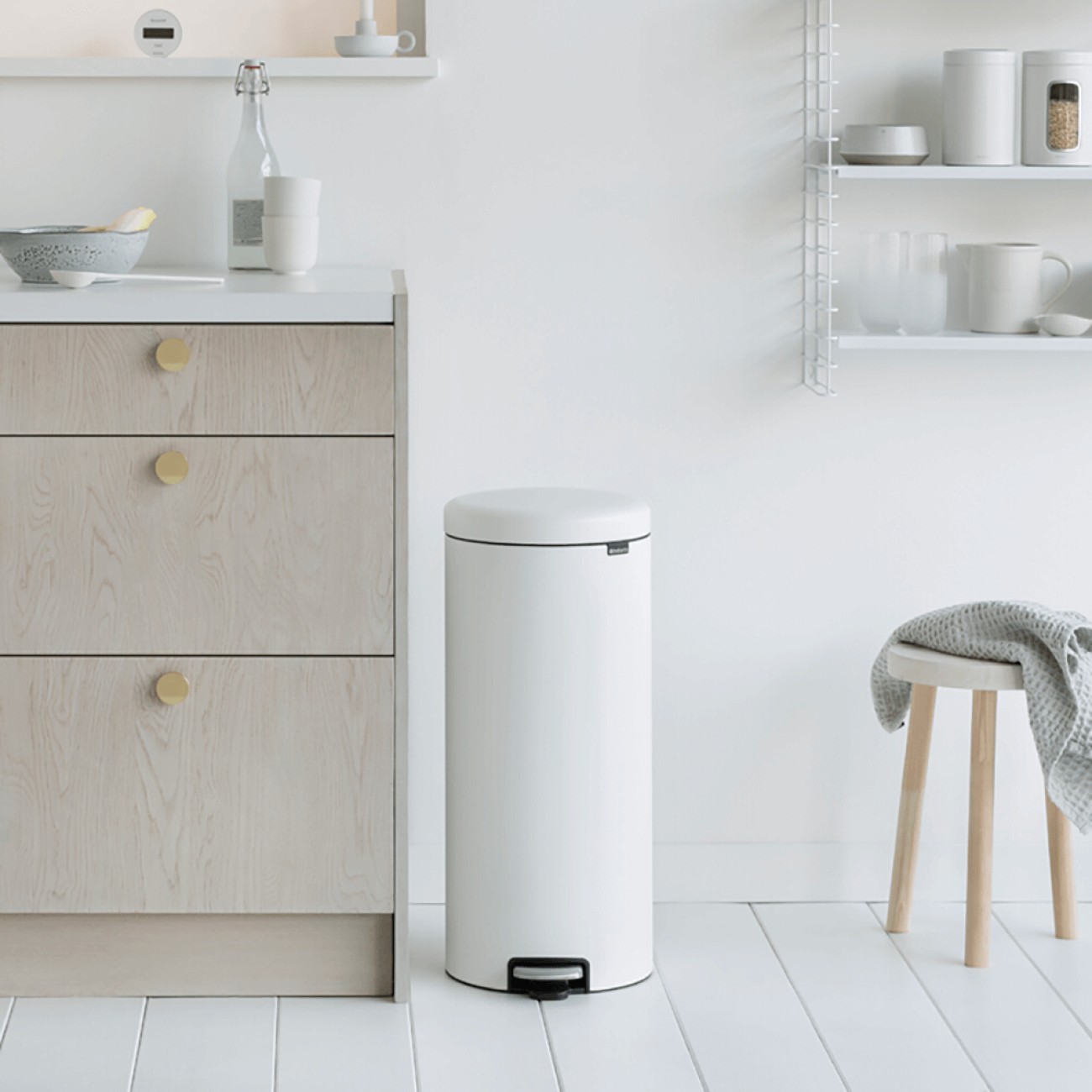 Brabantia Pedal bin newicon, 30 litre, plastic bucket mineral eternal white