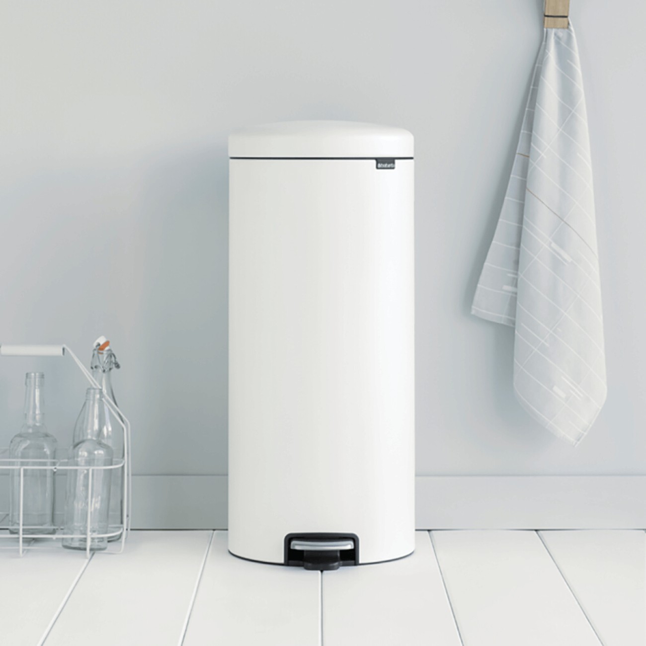 Brabantia Pedal bin newicon, 30 litre, plastic bucket mineral eternal white