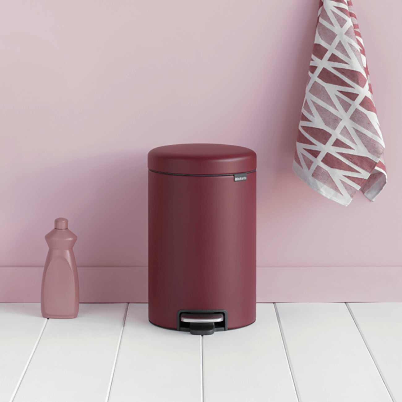 Brabantia Κάδος πεντάλ soft closing, plastic bucket mineral windsor red 12 lt σειρά New Icon