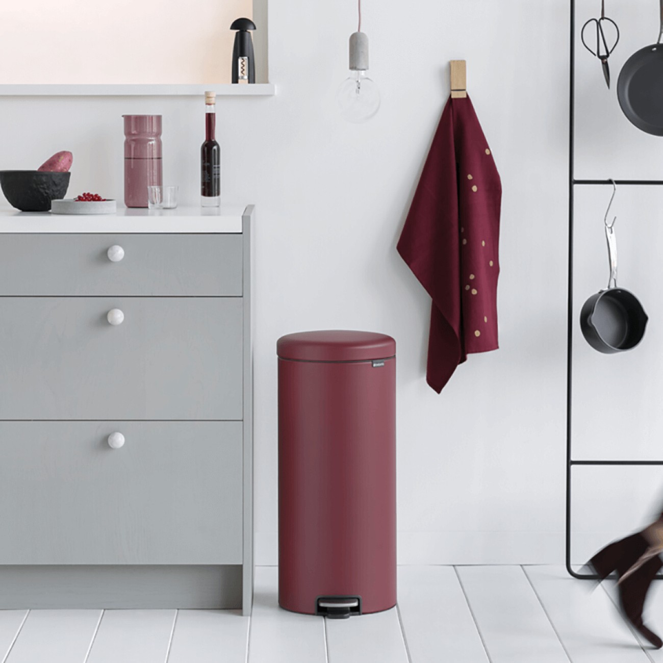 Brabantia Pedal bin newicon, 30 litre, plastic bucket mineral windsor red