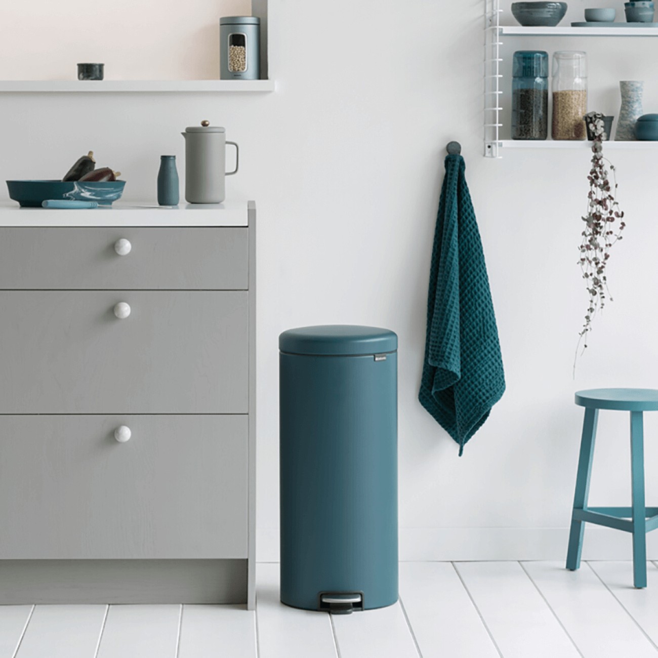 Brabantia Pedal bin newicon, 30 litre, plastic bucket mineral reflective blue