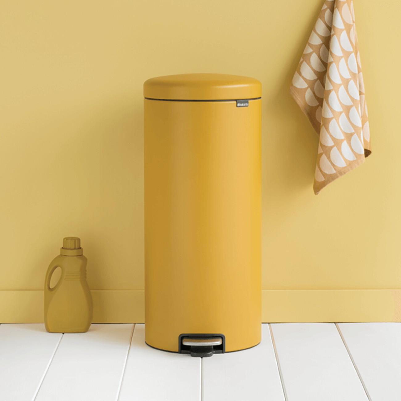Brabantia Κάδος πεντάλ soft closing, plastic bucket mineral mustard yellow 30 lt σειρά New Icon